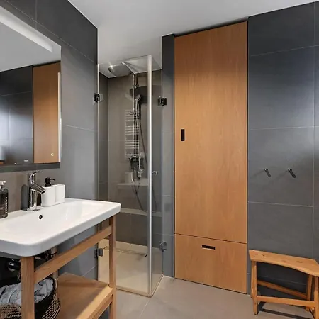 3-level With A View Of St Mary's Basilica By Downtown Apartment *