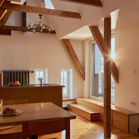 3-level With A View Of St Mary's Basilica By Downtown *