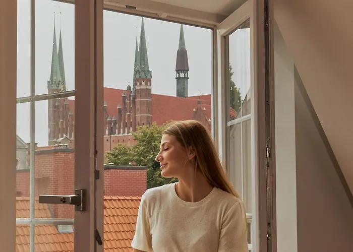 3-level With A View Of St Mary's Basilica By Downtown *