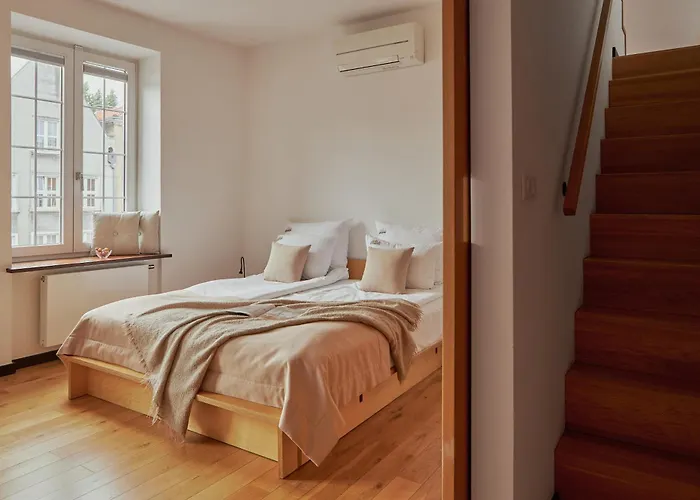 3-level With A View Of St Mary's Basilica By Downtown